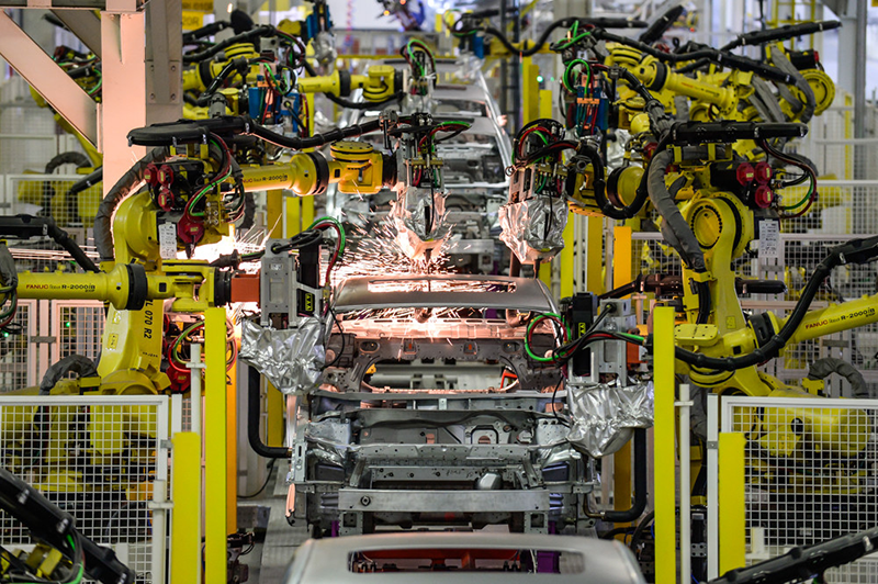 諾大的工廠只有機器人，怕了嗎？